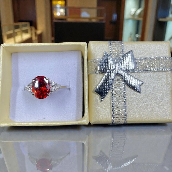Red Swarovski Crystal Ring Size 8 Coquette Glam Royalcore Holiday Gift Jewelry - Picture 1 of 8